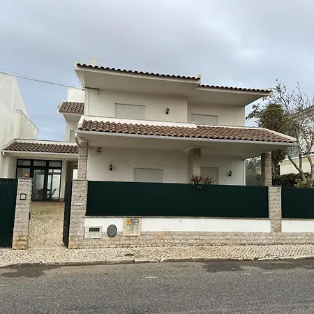 Cascais House - Pool בית הארחה Murtal